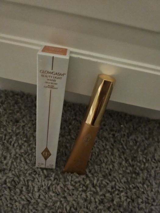 Rozświetlacz w tubce Charlotte Tilbury