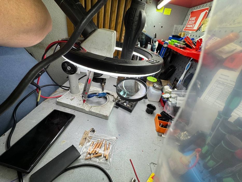 Гагаріна науки 119 ремонт ноутбуків ПК зарядних  замена екрана петель