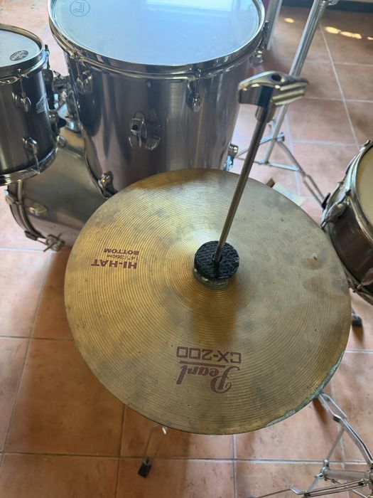Bateria Acústica Pearl Forum Series 5 peças + Pratos CX-200 + Hardware
