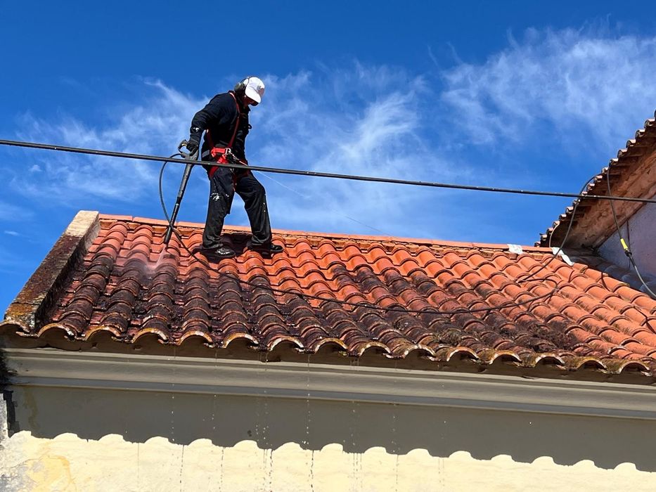 Telhados/Limpeza/Impermeabilização/Infiltrações/Pinturas Gerais/Remodelações