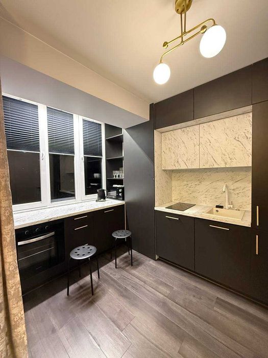 Апартаменти з балконом в центрі до 6 осіб на пр. Свободи