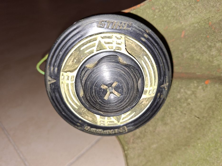 Aparador de relva elétrico STIHL FSE 60 Autocut e oferta de fio