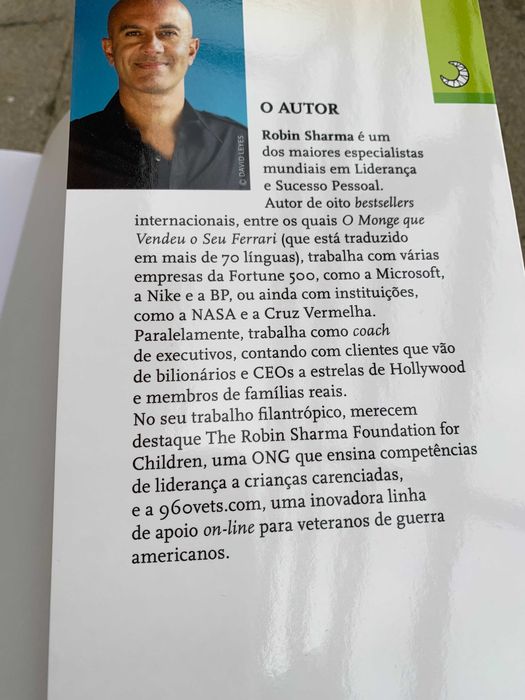 Livro O Líder Sem Título, Robin Sharma 10a ed. + Marcador Lua de Papel