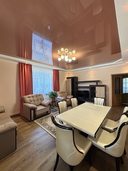 3кімнатна з якісним ремонтом у ЦЕНТРІ Рожнятова