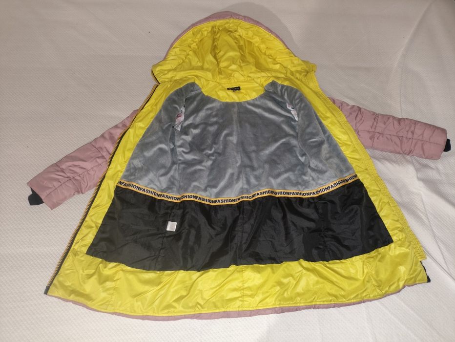 Продам підліткову жіночу куртку