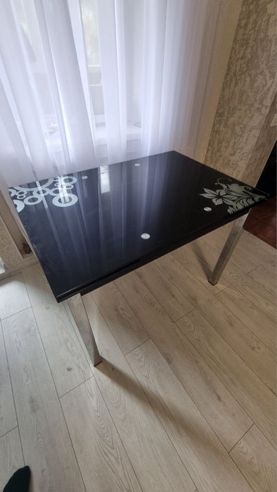 Продам стол обеденный