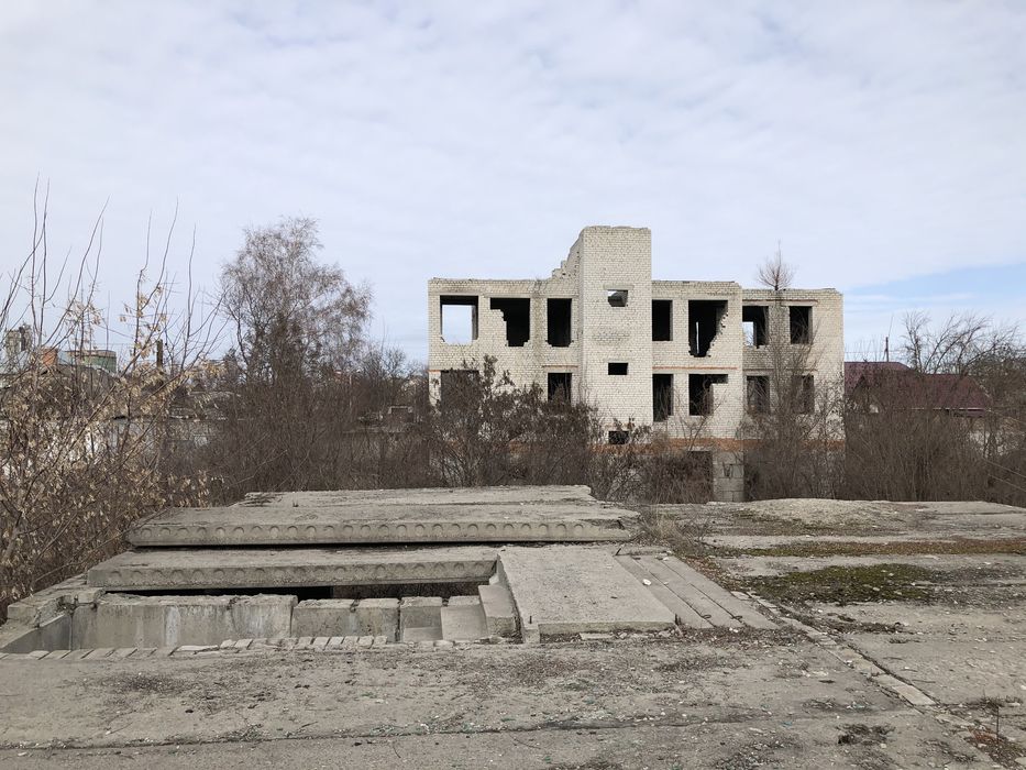 4 суміжні земельні ділянки з недобудовами 50соток