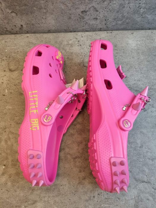 Klapki Crocs    .