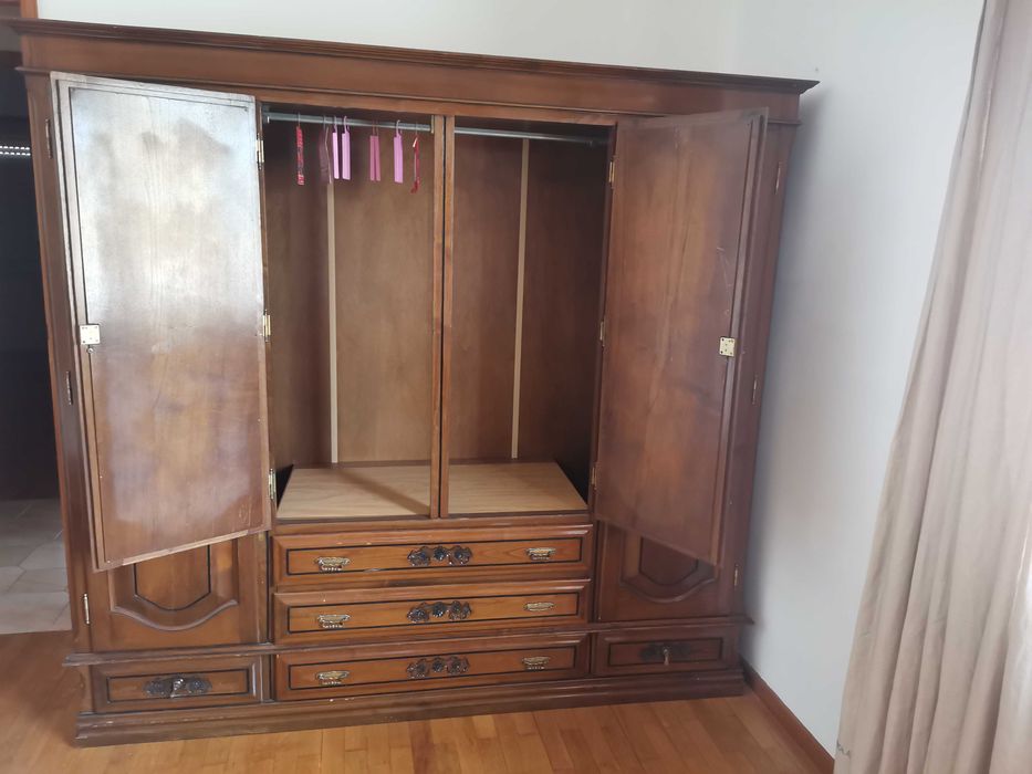 Mobilia completa de quarto em madeira maçiça