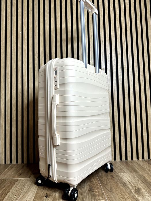 Nowa średnia L walizka PP beżowa biała