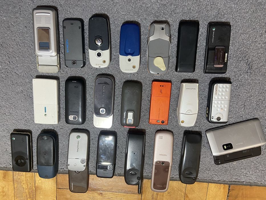 Лот мобильних телефонів