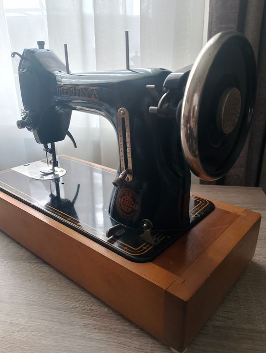 Швейна машина  Minerva  прямострочна.