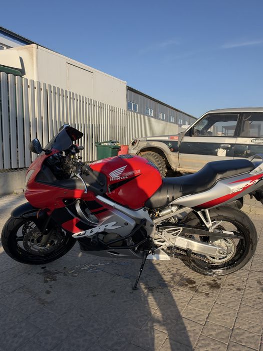Продам Honda CbRf4I