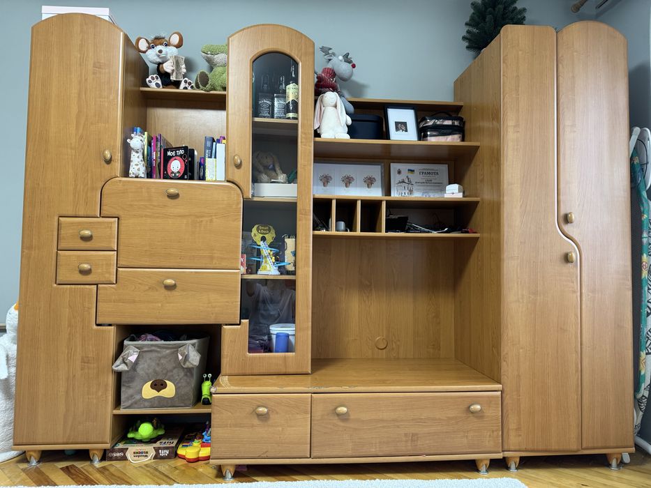 багатофункціональна стінка для вітальні або дитячої кімнати