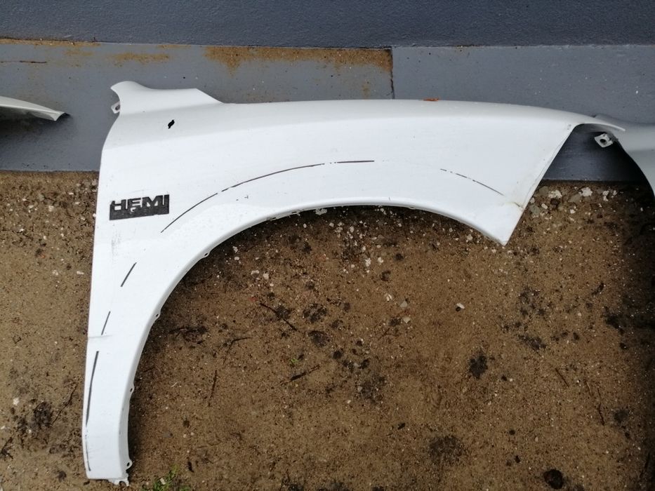 Dodge Ram błotnik prawy belka fartuch