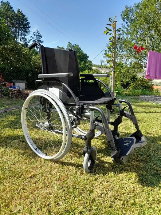 Cadeira de rodas nova