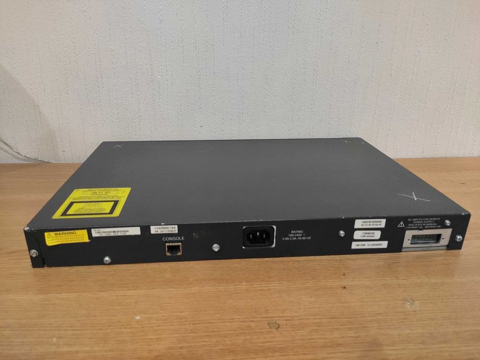 Комутатор Cisco WS-C3560-24PS-S, 24x PoE, Gigabit Uplink, Layer 3