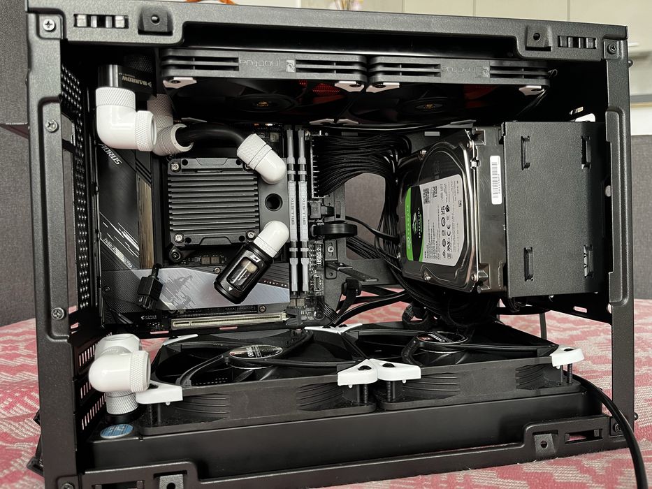 Barrow 3 в 1 помпа-водоблок-резервуар для кастомних СВО