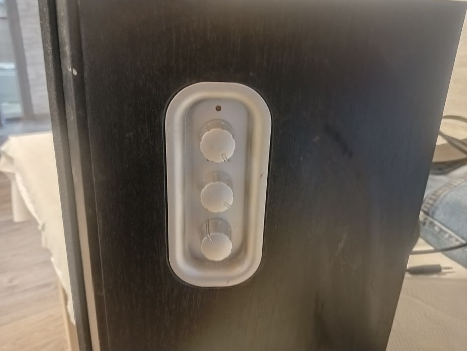 Колонки Sanyo дерево