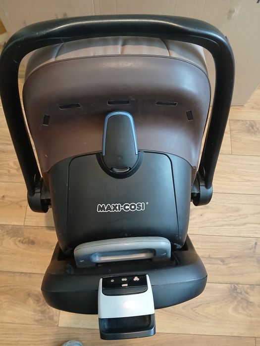 Baza FamilyFix z fotelikiem