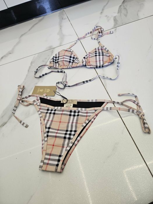 Piękny nowy stroj kąpielowy Burberry London