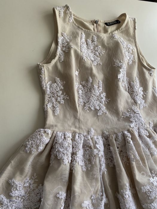 Sukienka z koronką EMO, rozmiar M 38