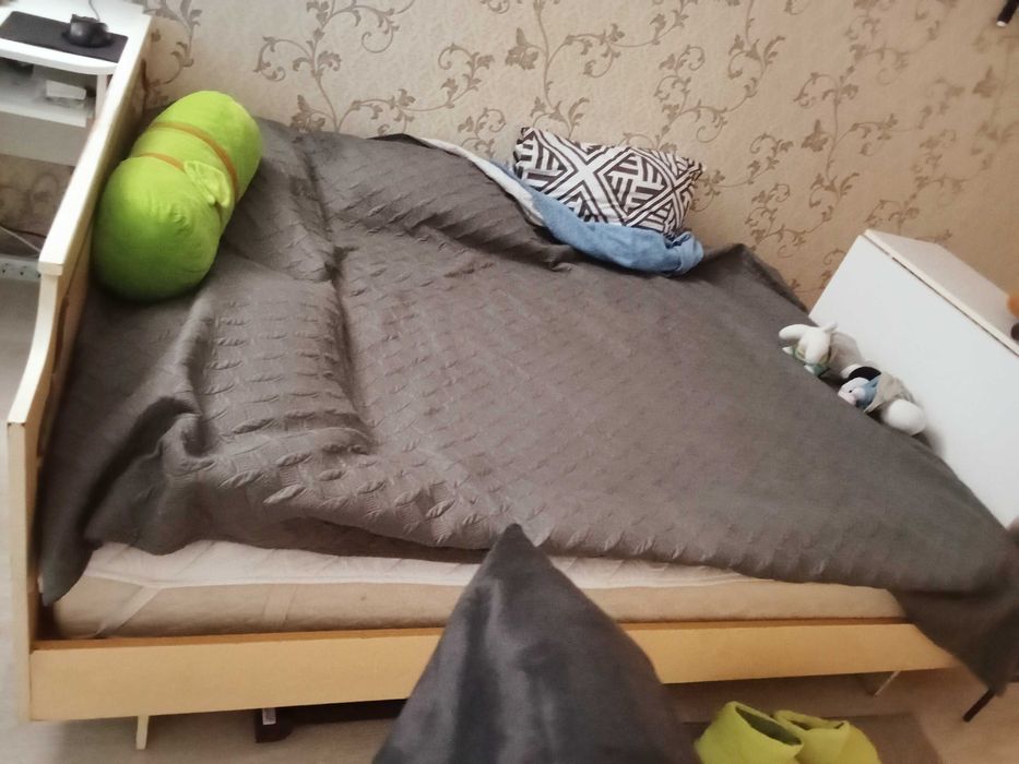 Продам ліжко  в нормальному стані.