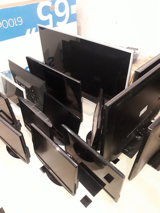 Великий ідеальний тонкий сучасний LED  телевізор  з Німеччини з гарант