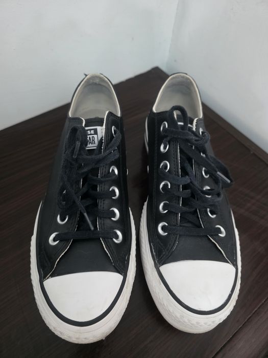 Czarne skórzane converse na platformie