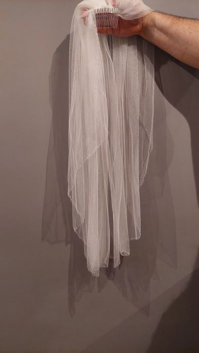 Welon ślubny - biały z kryształkami