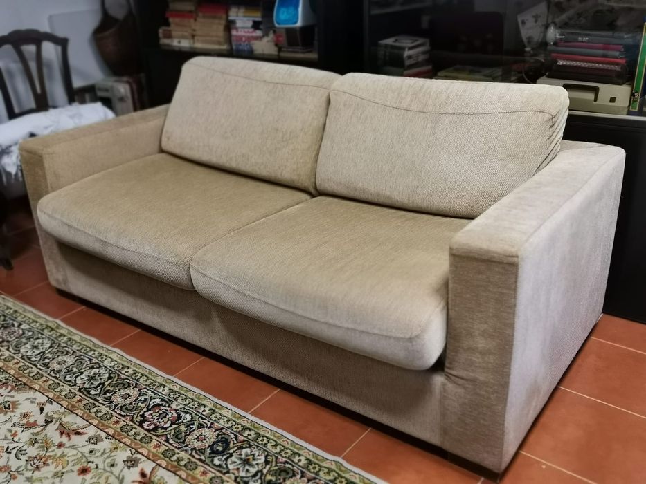 Sofá 3 lugares castanho claro em bom estado