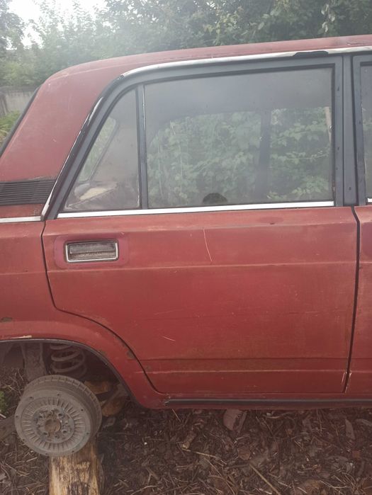 Задня права   дверка  ваз 2105