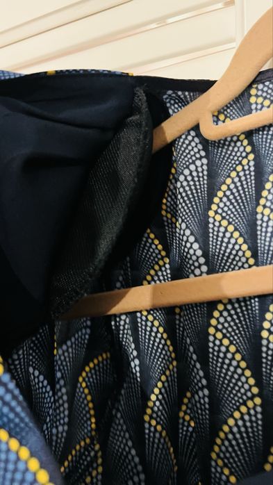 Sukienka mini elegancka marszczona wzory poduszki ramionarozm M Vicolo
