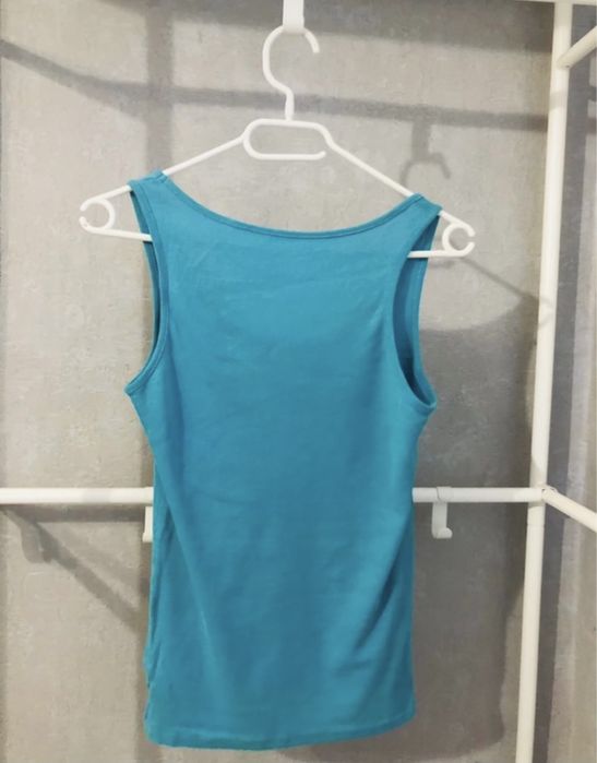 Niebieski top na ramiączkach