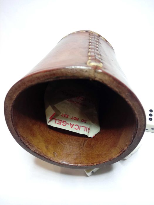 Copo em Cabedal para Jogos de dados