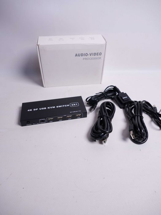 2 порти 4K 60Hz DisplayPort KVM комутатор, USB & Перемикач DP, 2 комп’ютери спільно використовують 1 монітор, клавіатуру та Мишка, Чорна, Кнопка