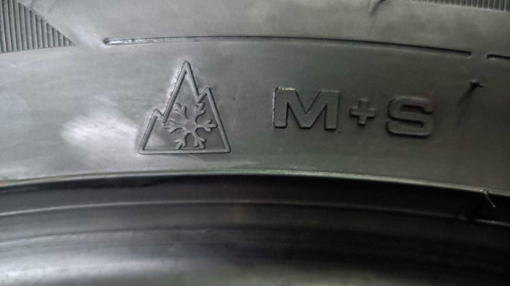 2x 235/55R20 GOODYEAR UltraGrip Perform.XL,8,01mm,DEMO,99% bieżn.2024