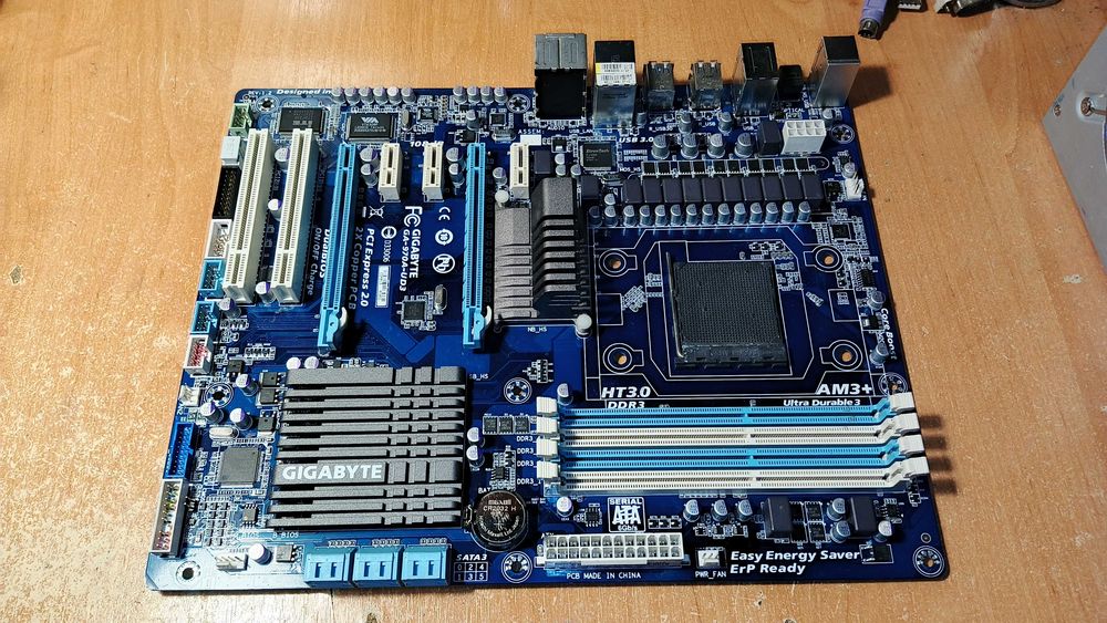 Материнская плата под ремонт HD6870/1151/AM3+/1155/1150(РАДИАТОРЫ)