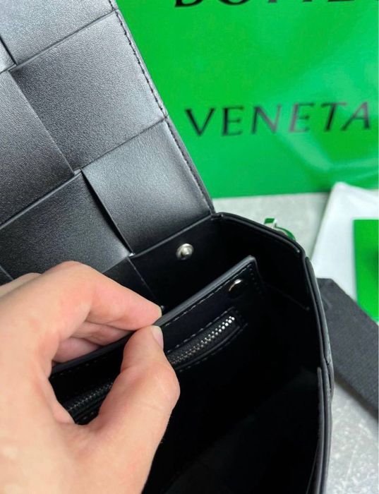 Bottega Veneta Cassette сумка чорна шкіряна чоловіча мужская