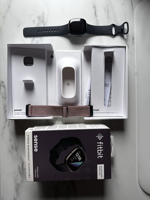 Smartwatch Fitbit Sense (czarny)