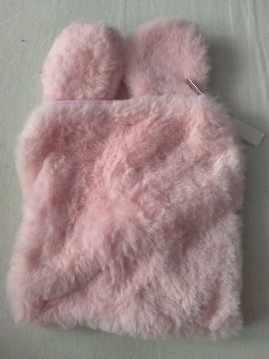 Puchata różowa kosmetyczka kroliczek