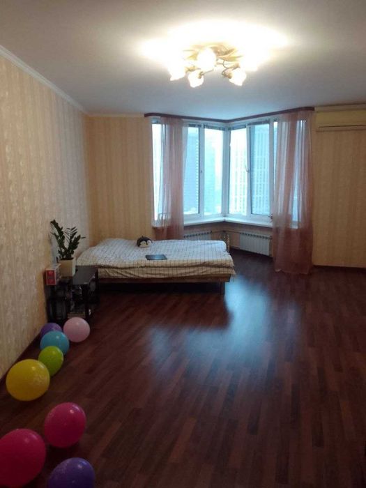 Продам 1 кімн. квартиру по вул. Срібнокільська. 50 кв.м. 79000
