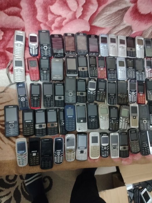 Продам лот мобільних телефонів SAMSUNG