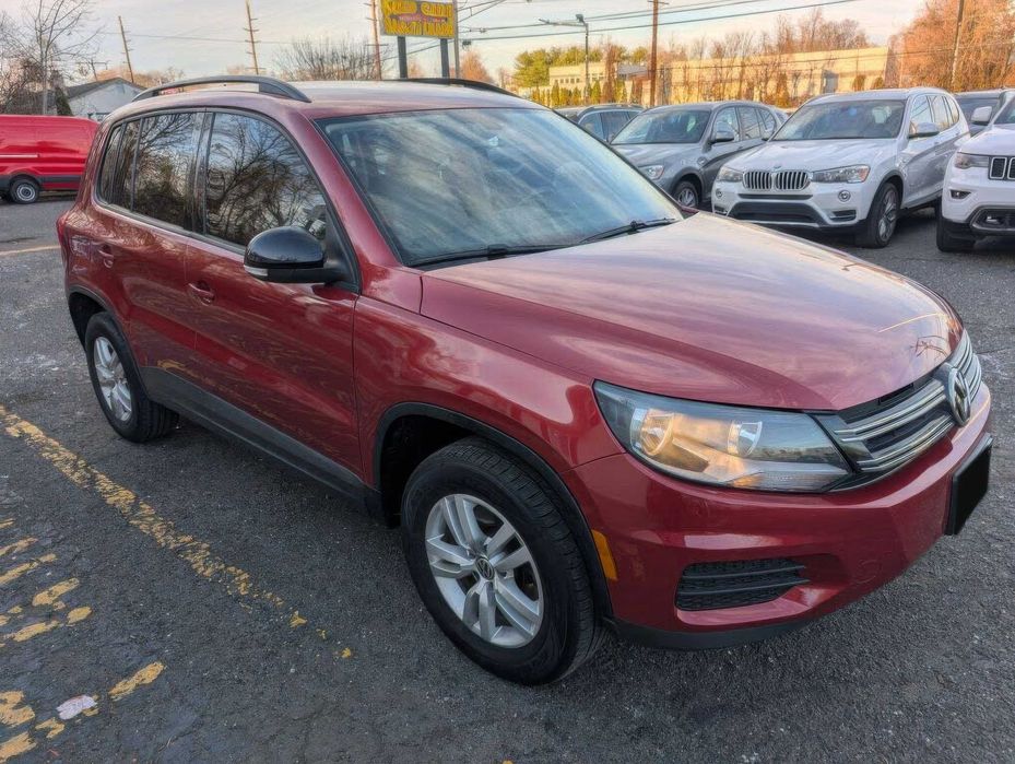 Volkswagen Tiguan      2015