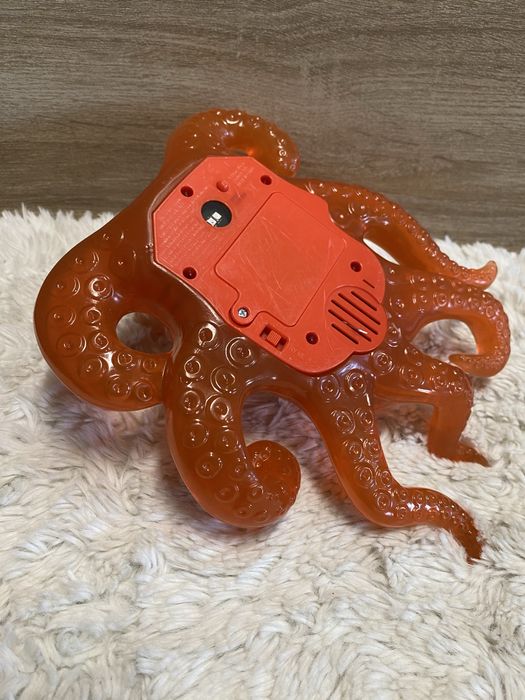 figurka Hanka, septopusa z filmu Disneya i Pixara