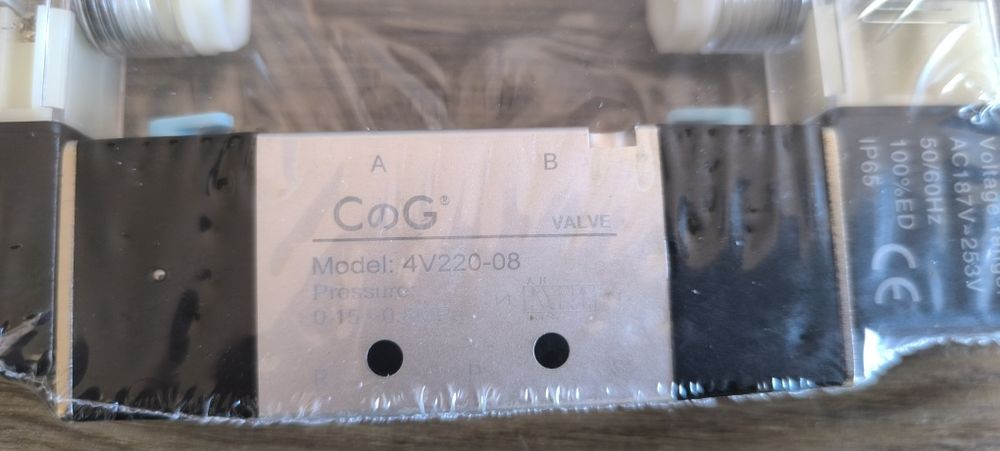 Válvula selenoide 4v220 08 (tenho 2 unidades)