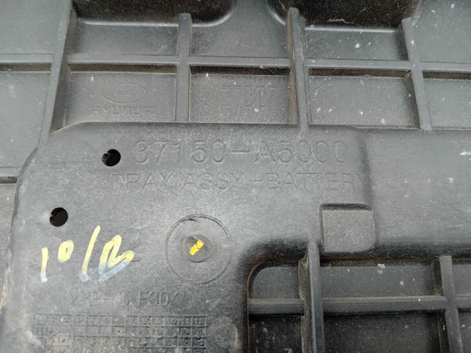 Base / caixa da bateria HYUNDAI i30 (GD)