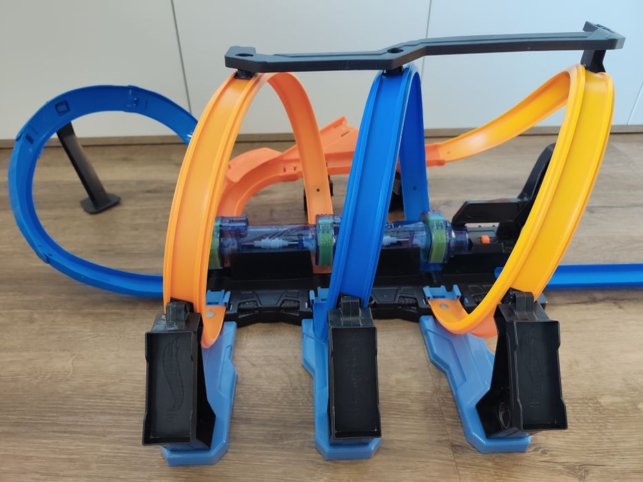 Tor samochodowy FTB65 pętle grozy Hot Wheels FTB65