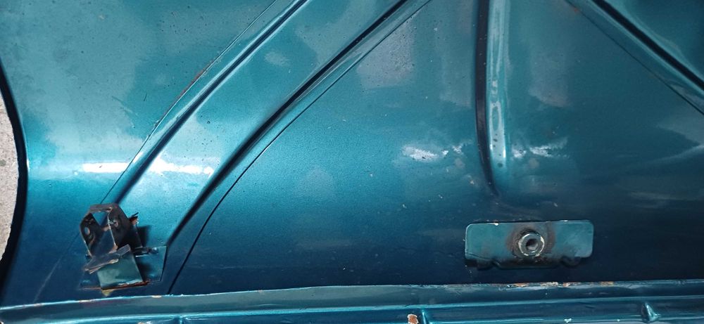 Capô de mini 1000. Em estado razoável como  se vê nas fotos