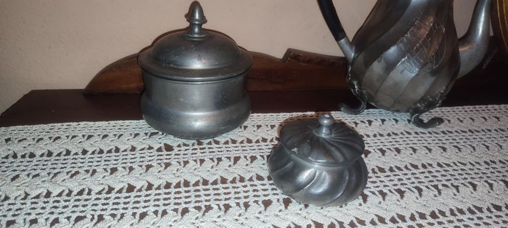 Conjunto de bule e potes em estanho - vintage
